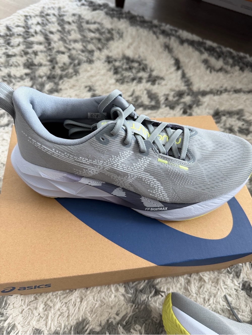 ASICS Women's Novablast 5 Light Gray Athletic Running Shoes with Yellow Accents
